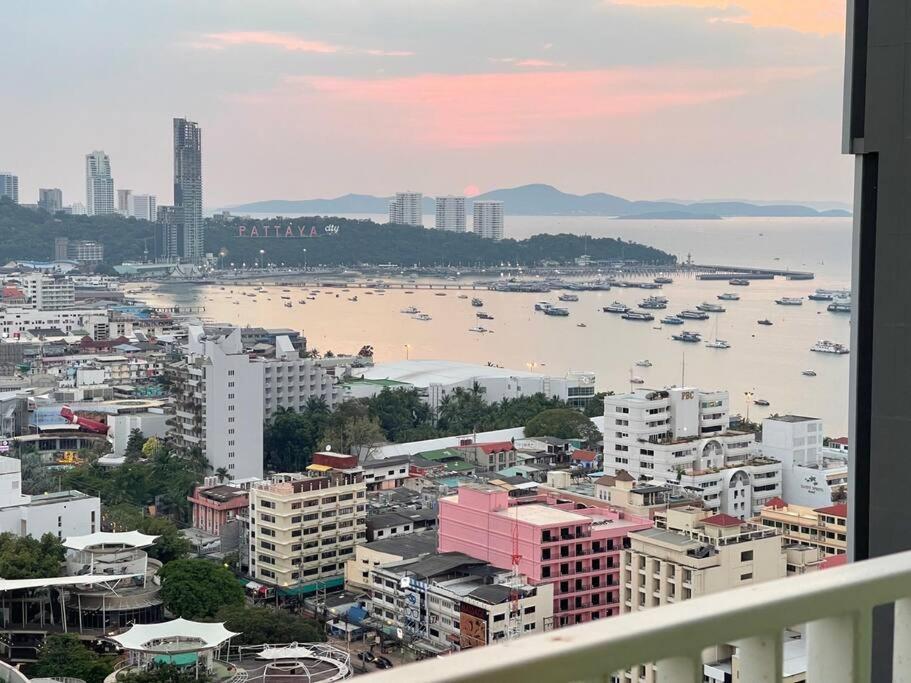 Base Central Pattaya Long Balcony King-Bed With Infinity Pool & Free Netflix! מראה חיצוני תמונה