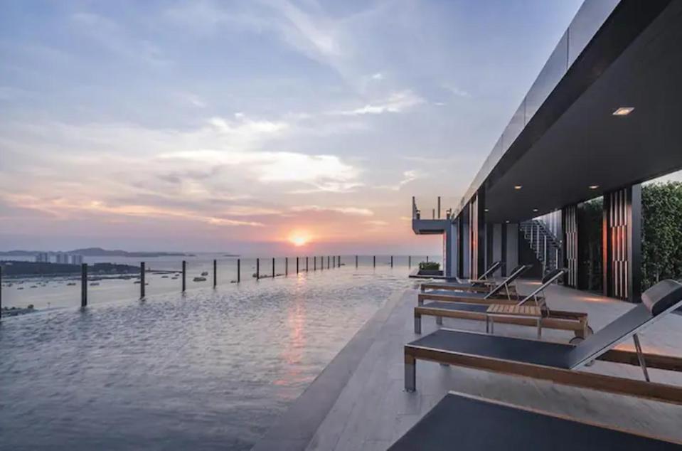 Base Central Pattaya Long Balcony King-Bed With Infinity Pool & Free Netflix! מראה חיצוני תמונה
